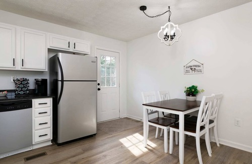 Cartersville House | Guest Rated: 10/10 Modern Townhouse with Private Bedrooms