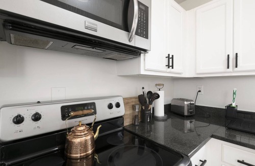 Cartersville House | Guest Rated: 10/10 Modern Townhouse with Private Bedrooms