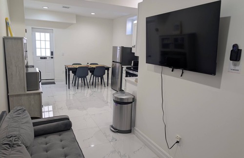 Elmont Apartment | Modern Comfort - Minimal StylenEntire guest suite in Elmont, New York