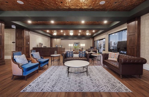 Parker Hotel | Modern Comfort Near Arts, Nature, & Dining in Charming Parker