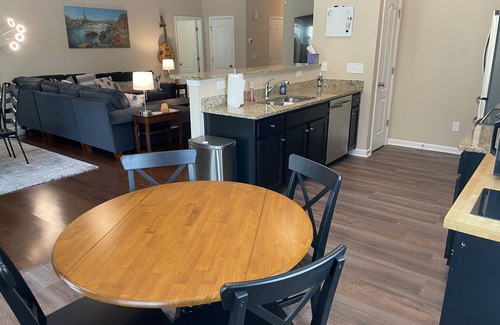 Charlotte House | Modern Comfort: Family-Friendly Stay with Kitchen Access