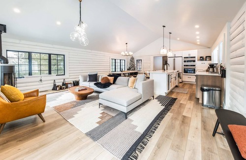 Warwick House | Modern Comfort Timeless Charm | Log Cabin Retreat