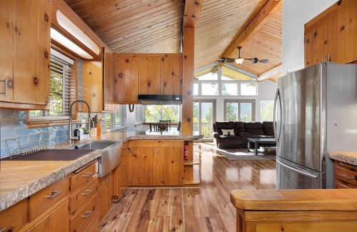 Alta Sierra Cabin | Discover Southern Sierra Serenity Retreat: Adventure Awaits!
