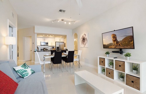 Windsor Hills Condo | Modern Retreat Near Disney: Pool, WiFi & Family Fun