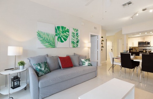 Windsor Hills Condo | Modern Retreat Near Disney: Pool, WiFi & Family Fun