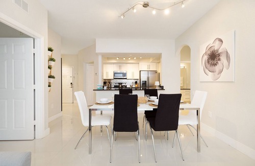 Windsor Hills Condo | Modern Retreat Near Disney: Pool, WiFi & Family Fun