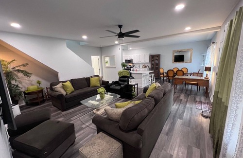 Lewisville Apartment | Guest Rated 10/10: Cozy Large Apartment with Spa & Breakfast