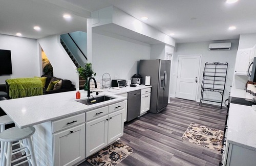 Lewisville Apartment | Guest Rated 10/10: Cozy Large Apartment with Spa & Breakfast
