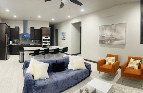 Mesa Del Sol Innovation Park House | Eco-Friendly ABQ Retreat with Spa & Hot Tub Amenities