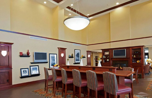 West Newton House | Modern & Comfortable Place! WiFi & Indoor Pool