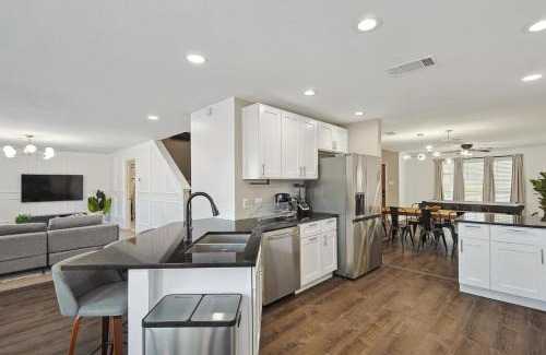 Saginaw House | Modern Comforts & Classic Charm w Pool 5BD