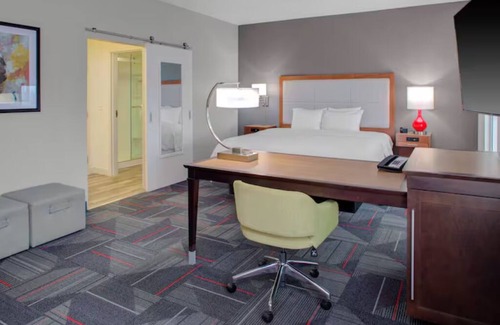 Columbus Hotel | Modern Comforts with Free Breakfast & WiFi in Columbus