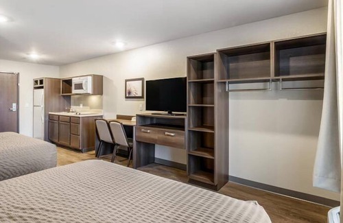 Bellflower Hotel | Unmatched Comfort in a Pet-Friendly Setting with Full Kitchen