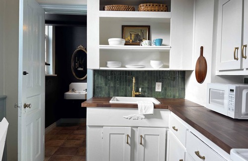 South End Apartment | Explore Modern Comforts at Downtown's Victorian Patio Hotel
