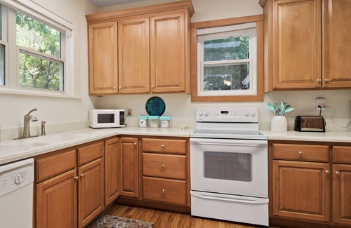 Gainesville House | Unforgettable Stays in a Vintage Home near U. F.