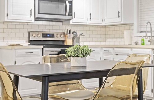 Fortson House | Stylish Getaway: Modern Comfort Near Downtown with Queen Beds