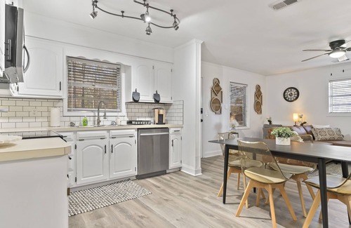 Fortson House | Stylish Getaway: Modern Comfort Near Downtown with Queen Beds