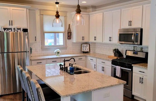Lockeland Springs House | Modern Retreat Minutes to Stadium & Downtown with Deck
