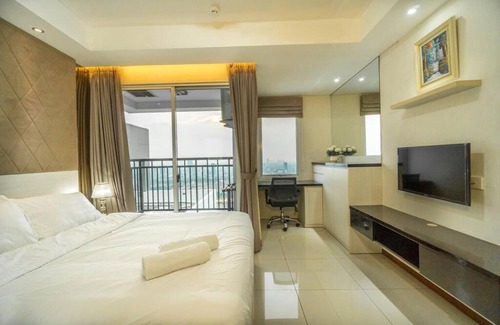 Jakarta Apartment | Cozy Studio Retreat in Central Jakarta with Pool Access