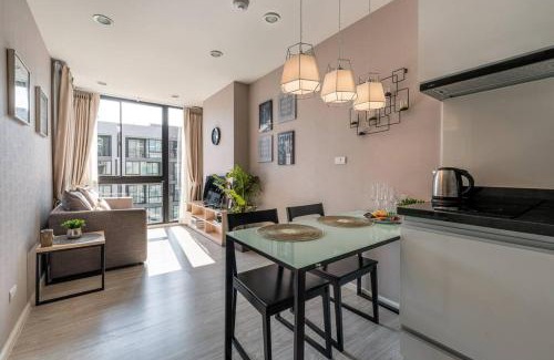 Huay Kaew Apartment | Stylish Condo in Nimman with Pool & Oceanfront Views