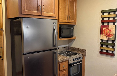 Egg Harbor Condo | Updated Condo Retreat in Scenic Egg Harbor, Door County