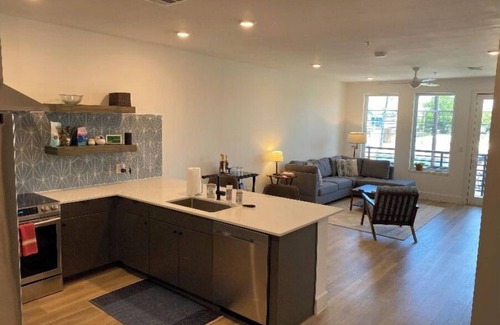 Govalle Condo | Elegant Condo in East Austin with Family-Friendly Amenities