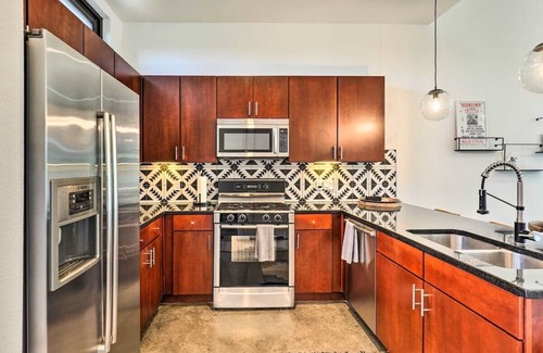 South Lamar Condo | Stylish Condo in Vibrant South Lamar Near Dining & Nightlife