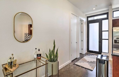 South Lamar Condo | Stylish Condo in Vibrant South Lamar Near Dining & Nightlife