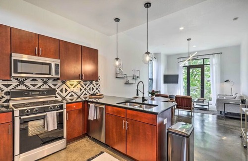 South Lamar Condo | Stylish Condo in Vibrant South Lamar Near Dining & Nightlife