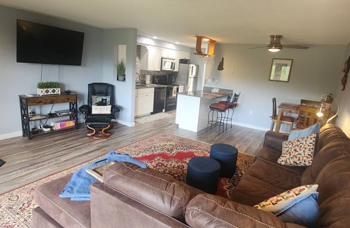 Bartlett Condo | Ideal Resort Condo Steps from Skiing, Hiking & Shopping
