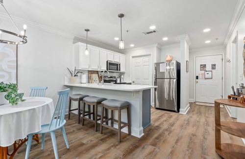 Auburn Condo | Modern Condo Near Downtown Walk to Auburn