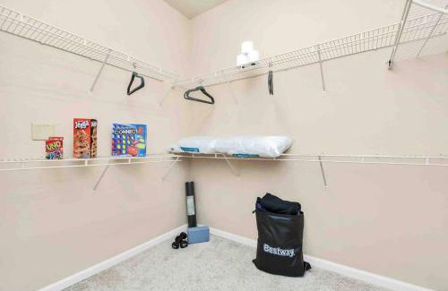 Astrodome Apartment | Stylish Condo Near Texas Medical Center with Pool Access