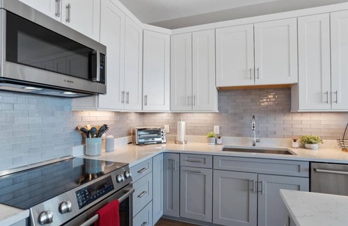 Downtown Asheville Condo | Top-Rated Modern Condo on South Slope with Breakfast & More