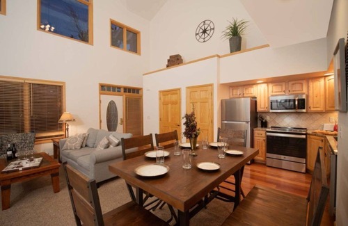 Stanley Hills Condo | Modern Condo with Cozy Fireplace & Private Hot Tub Retreat