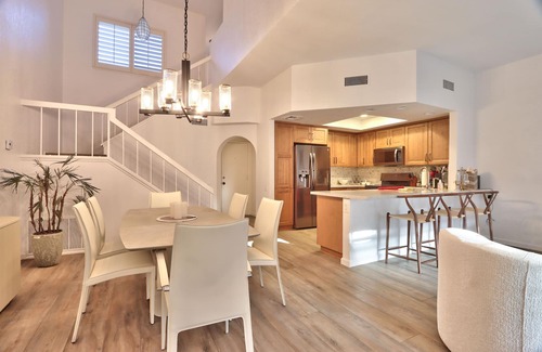 Palm Desert Condo | Stylish Condo Retreat with Private Spa in Palm Desert