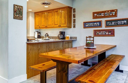 Park Meadows House | Modern Condo with Spectacular Views Near Top Ski Resorts