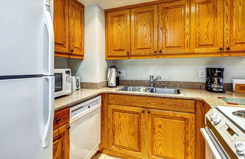 Park Meadows House | Modern Condo with Spectacular Views Near Top Ski Resorts