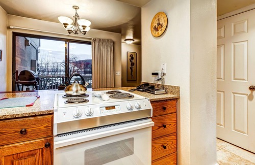 Park Meadows House | Modern Condo with Spectacular Views Near Top Ski Resorts