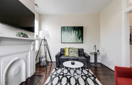Church Hill Apartment | Modern, Convenient Gem: Urban Retreat 'n Richmond
