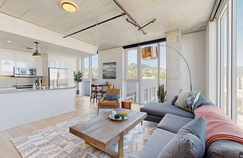 Uptown Apartment | Modern corner apartment w/city view, central location - gym & bike storage