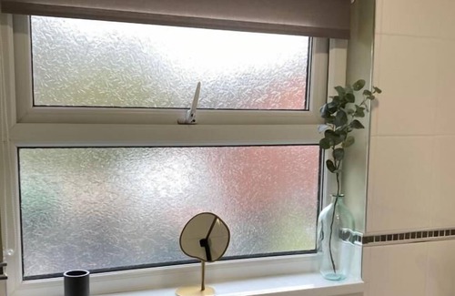 Higher Walton House | Trendy Home for 6 with Parking and Breakfast near Preston