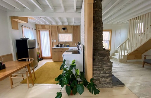 Shandaken Cottage | Pet-Friendly Modern Cottage 1: Close to Belleayre & Windham