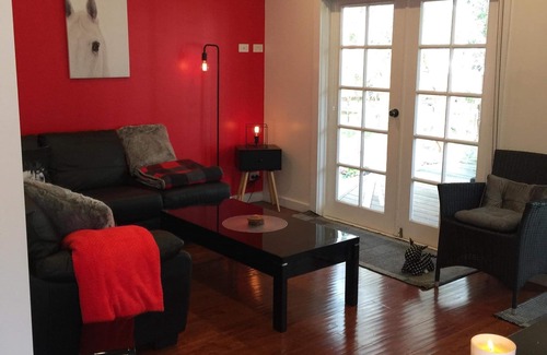 Mil-lel House | Tranquil Cottage Retreat: Guest Rated 9.8, Family Friendly
