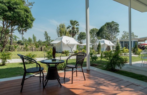 Phibun Mangsahan Cottage | Modern Cottage with Ocean View - Pet Friendly Retreat