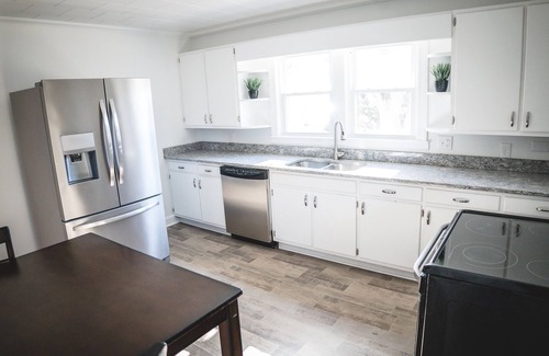 Morganton House | Ideal Modern Cottage: Family-Friendly & Close to Hospitals