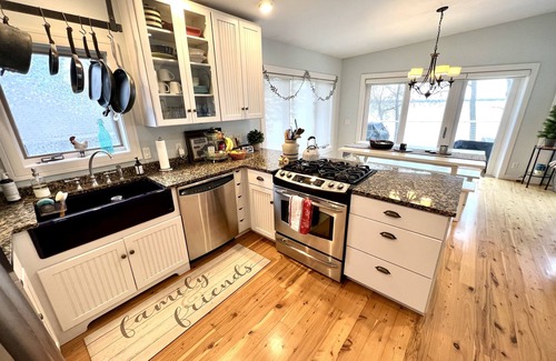 Green Lake Cottage | Modern Cottage on Green Lake: Family-Friendly Retreat