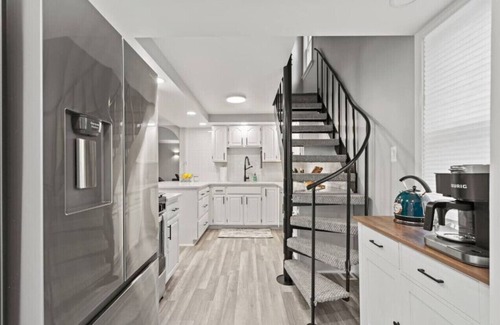 Lexington House | Cozy Cottage Steps from the Beach with Family Amenities