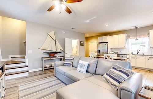 Johns Island House | Inviting Coastal Cottage with Pool & Ocean Views Near Beaches
