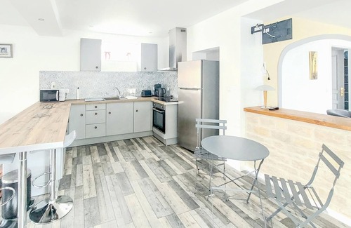 Loubigne House | Family-Friendly Cottage with Glazed Veranda and Play Area