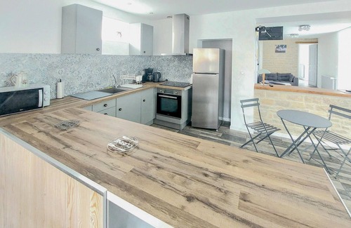 Loubigne House | Family-Friendly Cottage with Glazed Veranda and Play Area